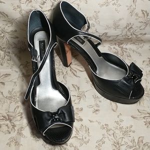 Used White House Black Market High Heels